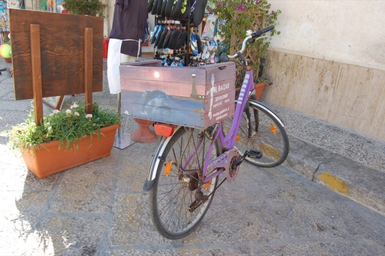 andare in bicicletta su due file